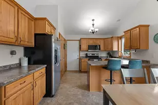 1140 Grassy Plains Dr, Neenah, WI 54956 - Photo 12