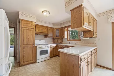 1102 S Ridge Lane, Appleton, WI 54914 - Photo 8