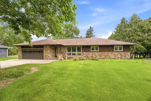 1102 S Ridge Ln, Appleton, WI 54914 - Photo 2