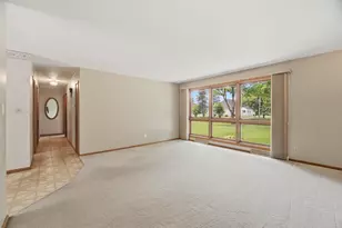 1102 S Ridge Ln, Appleton, WI 54914 - Photo 4