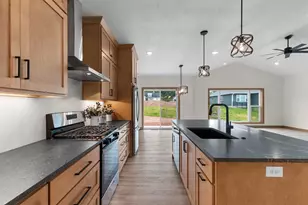 1782 Dallas Ln, De Pere, WI 54115 - Photo 14