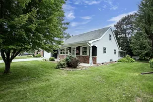 430 Fairview Way, Shawano, WI 54166 - Photo 4