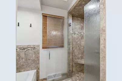 343 E Le Capitaine Circle, Green Bay, WI 54302 - Photo 18