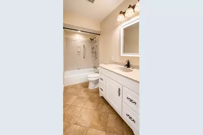 828 W 19th Avenue, Oshkosh, WI 54902 - Photo 16