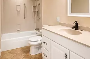 828 W 19th Ave, Oshkosh, WI 54902 - Photo 16