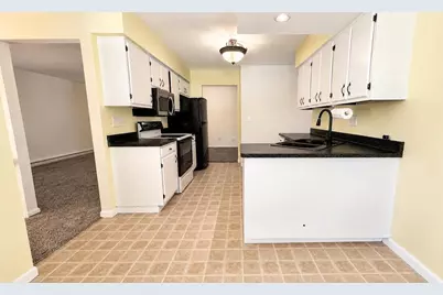 828 W 19th Avenue, Oshkosh, WI 54902 - Photo 4