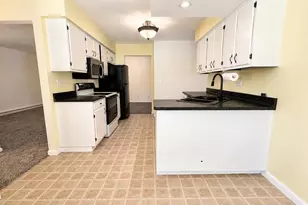 828 W 19th Ave, Oshkosh, WI 54902 - Photo 4