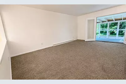 828 W 19th Avenue, Oshkosh, WI 54902 - Photo 12