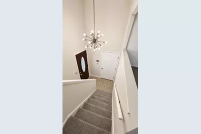 828 W 19th Avenue, Oshkosh, WI 54902 - Photo 2
