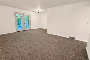 828 W 19th Ave, Oshkosh, WI 54902 - Photo 10