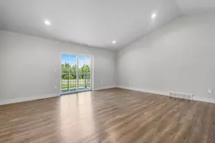 864 S 18th Ave, Sturgeon Bay, WI 54235 - Photo 6