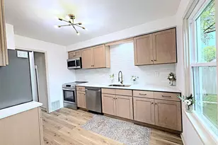 1133 Marquette Ave, Green Bay, WI 54304 - Photo 6