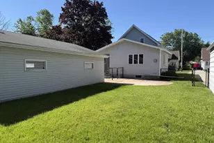 1042 Tyler Ave, Oshkosh, WI 54902 - Photo 26
