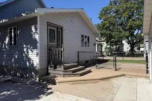 1042 Tyler Ave, Oshkosh, WI 54902 - Photo 24