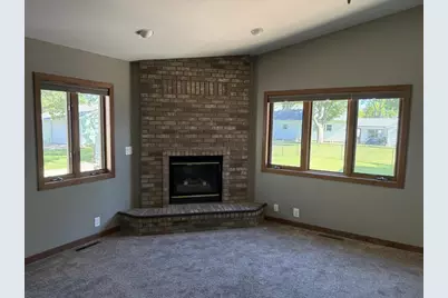1042 Tyler Avenue, Oshkosh, WI 54902 - Photo 10