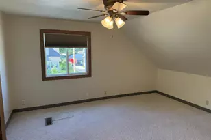 1042 Tyler Ave, Oshkosh, WI 54902 - Photo 16