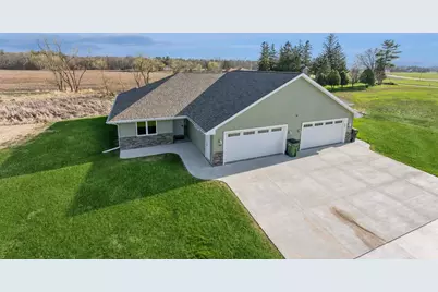 559 Summer Drive, Brillion, WI 54110 - Photo 2