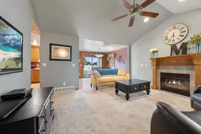 614 Stonehedge Road, Green Bay, WI 54302 - Photo 6