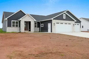 1607 Torchwood Trl, De Pere, WI 54115 - Photo 4