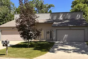 2590 Cherrywood Ln, Green Bay, WI 54304 - Photo 26