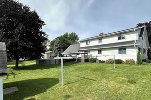 262 Park Ave, Oconto Falls, WI 54154 - Photo 4