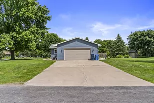 1595 Nelson Ct, Neenah, WI 54956 - Photo 2
