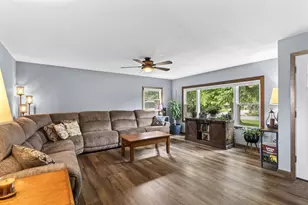 1595 Nelson Ct, Neenah, WI 54956 - Photo 4