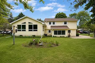 923 Barbara Ln, Marinette, WI 54143 - Photo 4