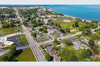 2009 S 10th Street, Manitowoc, WI 54220 - Photo 2