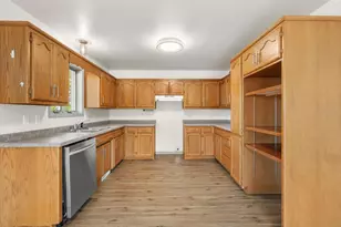2009 S 10th St, Manitowoc, WI 54220 - Photo 4