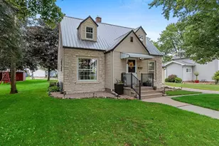 817 S Main St, Shawano, WI 54166 - Photo 4