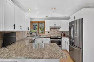 109 Old Orchard Ln, Neenah, WI 54956 - Photo 20