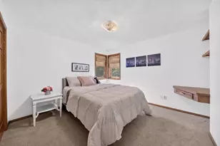 109 Old Orchard Ln, Neenah, WI 54956 - Photo 32