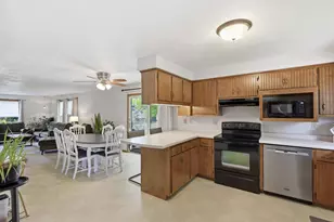 2605 W Big Bend Dr, Appleton, WI 54914 - Photo 4