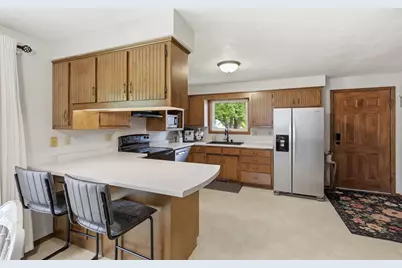 2605 W Big Bend Drive, Appleton, WI 54914 - Photo 2