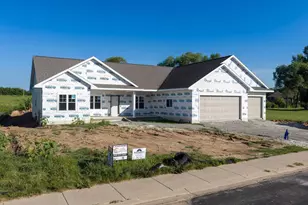 550 Royal Saint Pats Dr, Wrightstown, WI 54180 - Photo 2