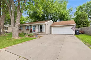 372 Mark Ct, Neenah, WI 54956 - Photo 2