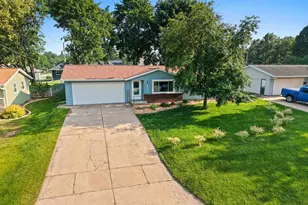 2721 Hazelwood Ln, Green Bay, WI 54304 - Photo 48