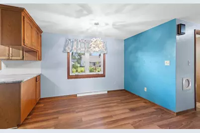 2721 Hazelwood Lane, Green Bay, WI 54304 - Photo 8