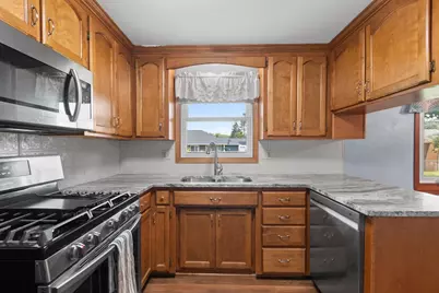 2721 Hazelwood Lane, Green Bay, WI 54304 - Photo 12