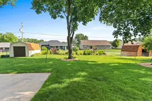 2721 Hazelwood Ln, Green Bay, WI 54304 - Photo 36