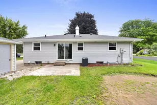 1711 Oriole St, New London, WI 54961 - Photo 6