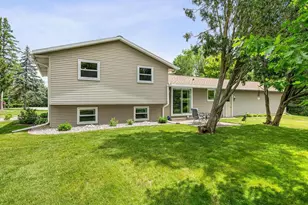 2861 Sunnyvale Ct, Green Bay, WI 54313 - Photo 2