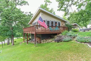 918 S Main St, Waupaca, WI 54981 - Photo 2