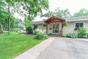 918 S Main St, Waupaca, WI 54981 - Photo 4