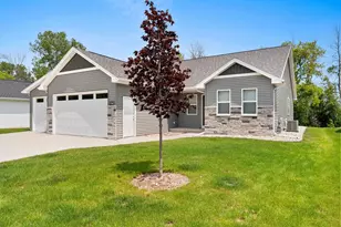 1708 Patriot Wy, Neenah, WI 54956 - Photo 2