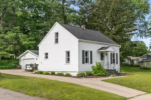 190 Division St, Iola, WI 54945 - Photo 2