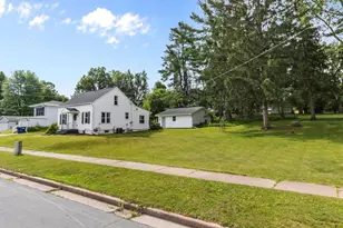190 Division St, Iola, WI 54945 - Photo 40