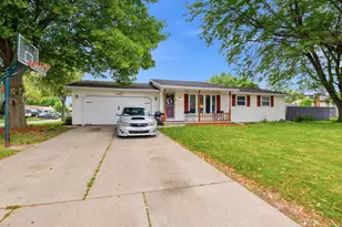 2525 Heather Rd, Green Bay, WI 54311 - Photo 2