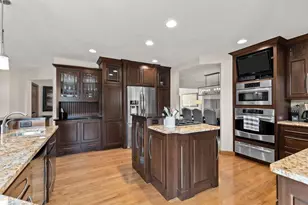 2801 Schaefer Cir, Appleton, WI 54915 - Photo 10